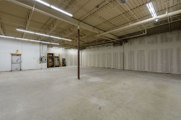 530 W 79th St, Chanhassen, MN 55317